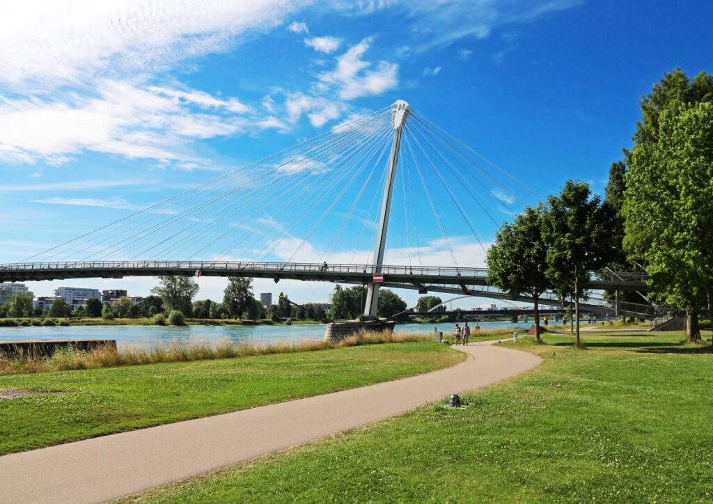 Visiter Strasbourg à vélo : Jardin des Deux Rives - Vélhop